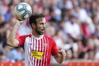José Alberto durante el encuentro ante el Racing (Foto: Luis Manso).