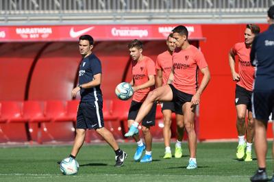 Chicharito, en el entrenamiento previo a viajar a Éibar (Foto: Kiko Hurtado).