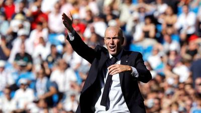 Zidane da instrucciones desde la banda (Foto: EFE). 