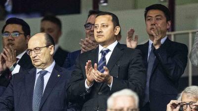 Anil Murthy en el palco de Mestalla (Foto: Lázaro de la Peña / Valencia CF).