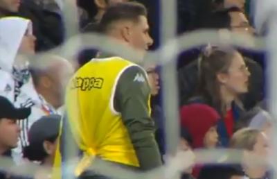 Joaquín Sánchez en la banda del Santiago Bernabéu.