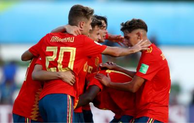 Jugadores de España celebran un gol (Foto: SeFutbol). 