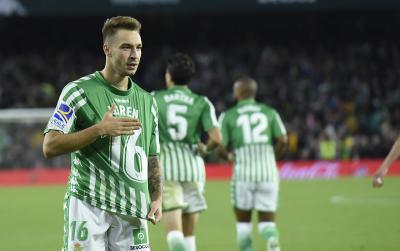 Loren Morón celebra su gol en el Betis-Sevilla (Kiko Hurtado).