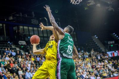Amaize intenta anotar ante Elegar (Foto: Eurocup). 