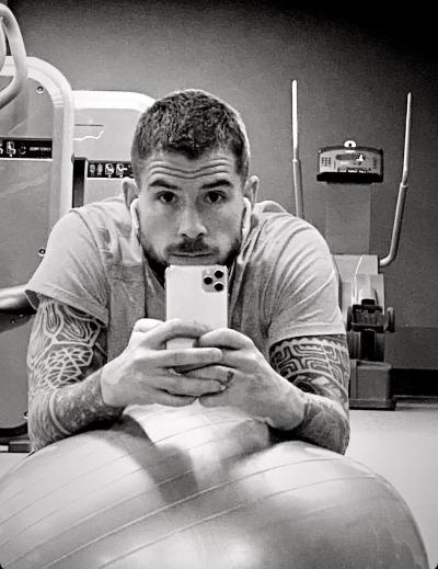 El jugador del Athletic Iñigo Martínez en el gimnasio en sus vacaciones navideñas.