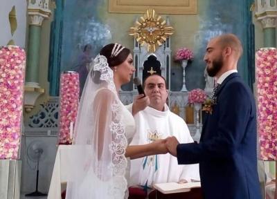 Mikel Villanueva y su esposa, durante la ceremonia.