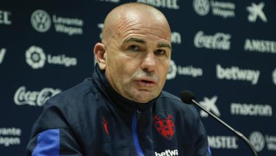 Paco López en rueda de prensa. 