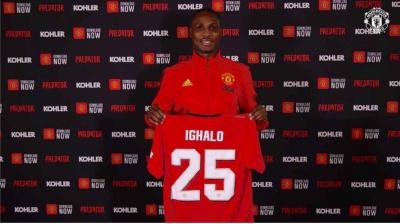 Odion Ighalo en su presentación con el Manchester United (Foto: Manchester United).