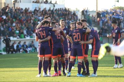 El Marbella celebrando un gol ante el Sanluqueño.