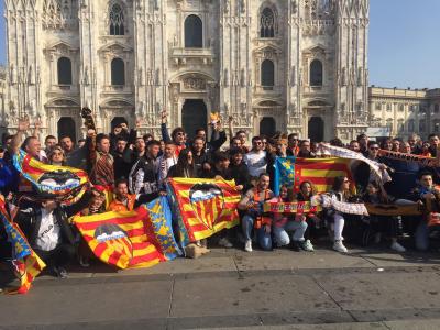 Los aficionados del Valencia en Milán.