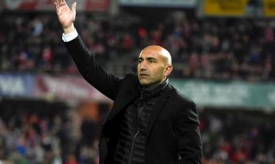 Abelardo, durante un partido desde el banquillo.
