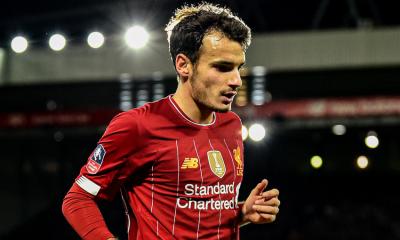 Pedro Chirivella con la camiseta del Liverpool.