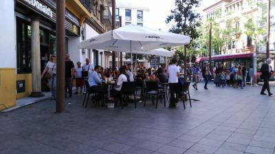 Imagen de veladores en Sevilla.