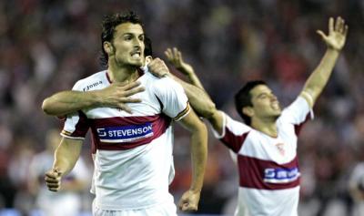 Antonio Puerta celebra un gol.