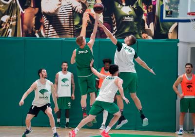 Una imagen del entrenamiento de este viernes (Foto: UNICAJA B. FOTOPRESS).