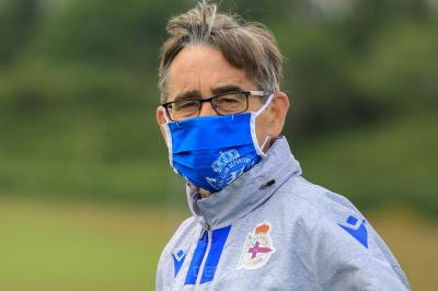 Fernando Vázquez con la mascarilla del Dépor en Abegondo (Foto:RCD)