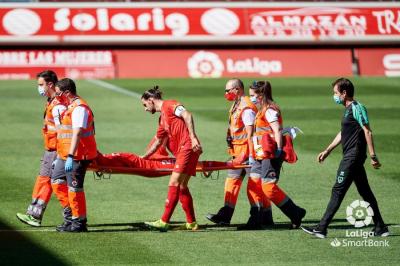 Álex Sola se marcha lesionado del Numancia-Extremadura (Foto: LaLiga)