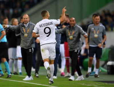 Shon Weissman celebra un gol en UEFA Europa League