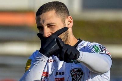 Shon Weissman celebra un gol con el Wolfsberg AC