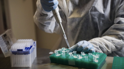 Investigación de la vacuna contra el coronavirus (Foto: EFE).