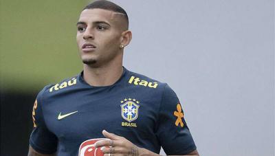 Diego Carlos, entrenando con Brasil.