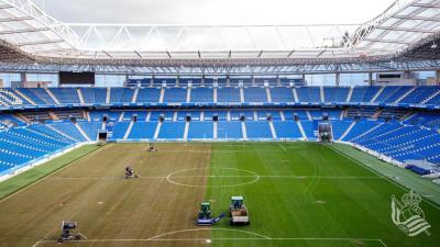 Obras de cambio de césped en el Reale Arena (Foto: Real Sociedad)