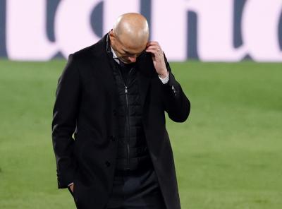 Zidane, cabizbajo en Valdebebas (Foto: EFE).