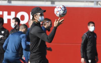 Lopetegui, en el entrenamiento del Sevilla (Foto: Kiko Hurtado).