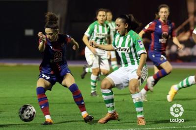 Imagen del partido entre el Betis Féminas y el Levante.