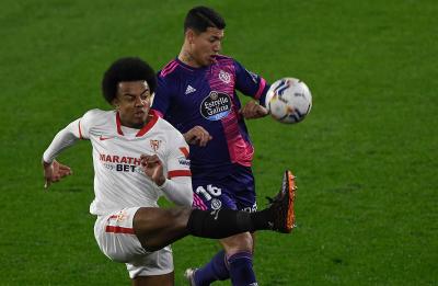 Koundé, ante el Valladolid (Foto: Kiko Hurtado).