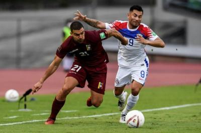 Alexander González, en un partido reciente con Venezuela ante Chile.