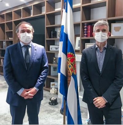 Jokin Aperribay y Roberto Olabe, presidente y Director de Fútbol de la Real Sociedad (Foto: Real S