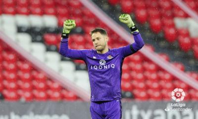 Remiro, feliz tras ganar el derbi en San Mamés (Foto: LaLiga).