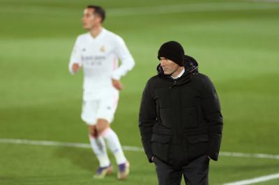 Zidane, con Lucas Vázquez en segundo plano (Foto: EFE).