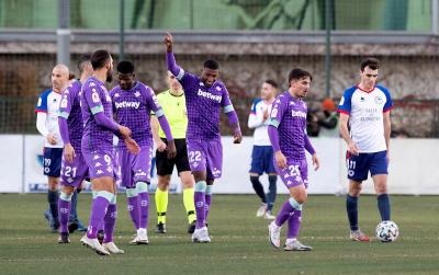 Celebración del gol de Emerson ante el Mutilvera (Foto: EFE).
