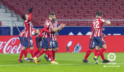 Koke, dando indicaciones tras el gol de Correa (Foto: LaLiga).
