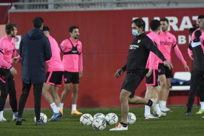 Lopetegui, en el último entrenamiento del Sevilla (Foto: Kiko Hurtado)