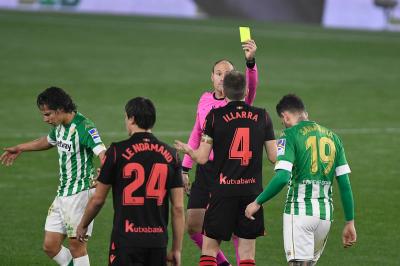 Mateu Lahoz, colegiado del partido entre el Betis y la Real de Copa del Rey (Foto: Kiko Hurtado).