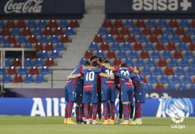 El Levante hace piña antes del partido. (Foto: LaLiga)