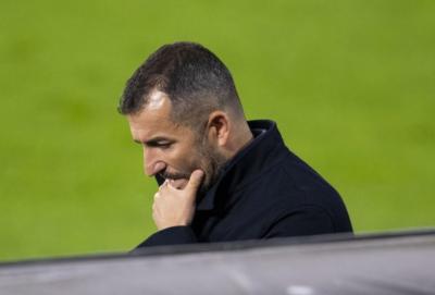 Diego Martínez da indicaciones en un partido del Granada (Foto: LaLiga).