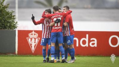 Jugadores del filial celebran uno de los goles de Berto (Foto: RSG).