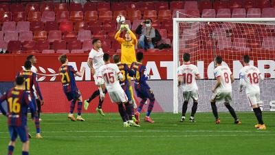 Una jugada del Sevilla-Barça (Foto: Kiko Hurtado)..jpeg
