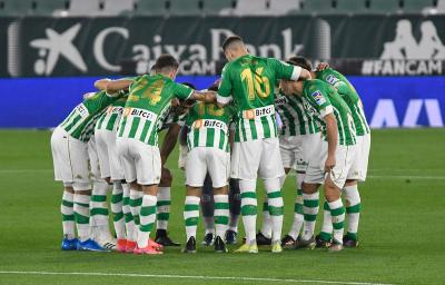 Los jugadores del Betis antes de un partido (foto: Kiko Hurtado).