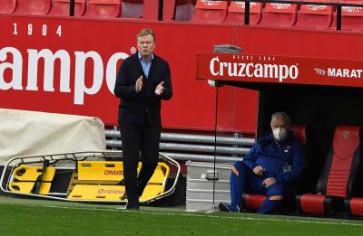 Koeman, animando a sus jugadores (Foto: Kiko Hurtado).