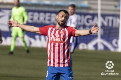 Javi Fuego, durante el Ponferradina-Sporting (Foto: LaLiga).