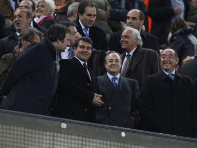 Joan Laporta y Florentino Pérez, en el palco durante el Clásico Barcelona-Real Madrid de 2009.