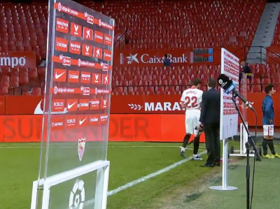 Franco Vázquez se seca las lágrimas tras el partido ante el Elche.