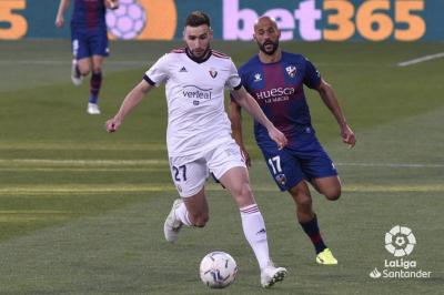 Moncayola conduce ante Mikel Rico (Foto: LaLiga).