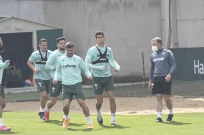 Entrenamiento del Betis en la Ciudad Deportiva Luis del Sol (Foto: Kiko Hurtado)