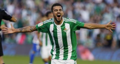 Dani Ceballos celebra un gol con el Betis (EFE)